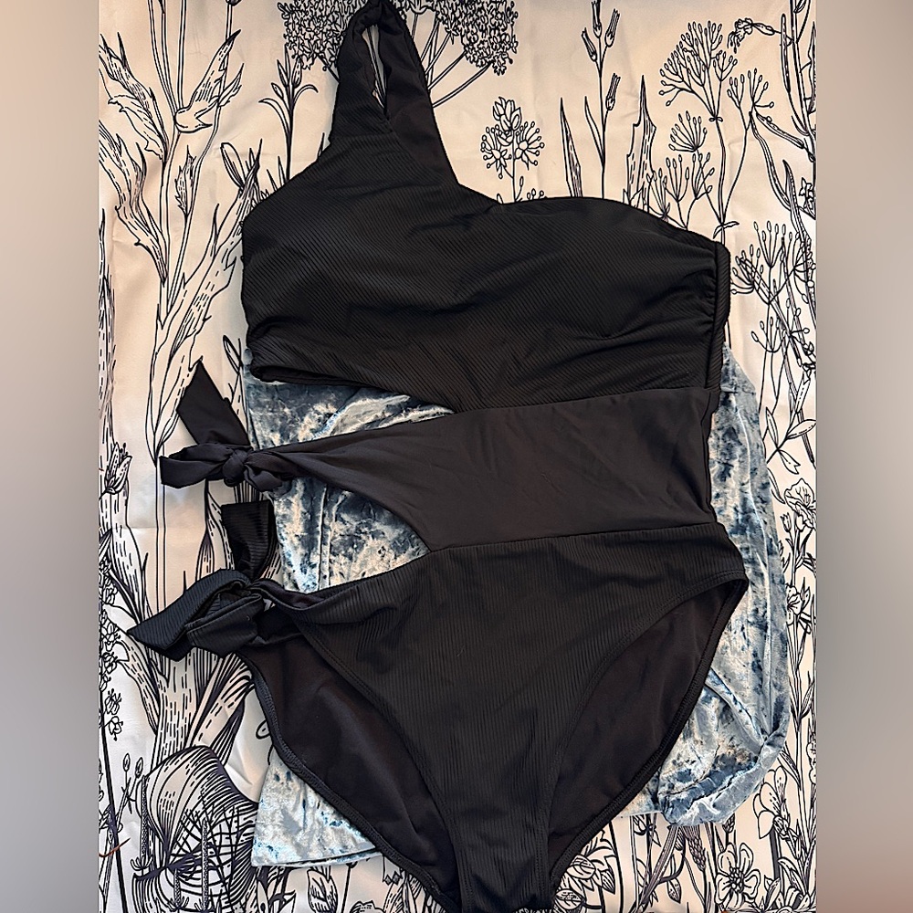 Like New Time and Tru Swim Black one piece with cut out design Size XL(16-18)